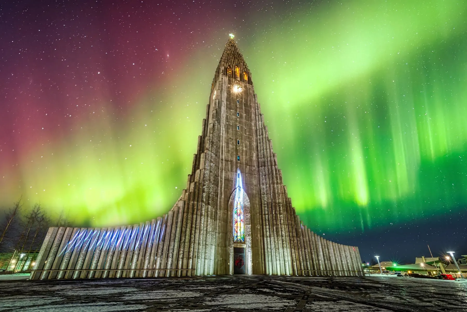 Hallgrímskirkja on a rare, spectacular aurora night